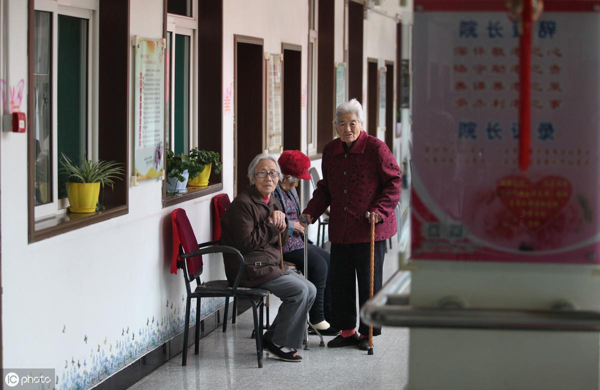 近九成老人选择居家养老 行业专家：市场空间大、暂无成熟的商业模式，需要多方联合探索