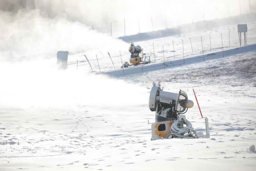 冰雪赛事活力四射 冰雪产业前景广阔